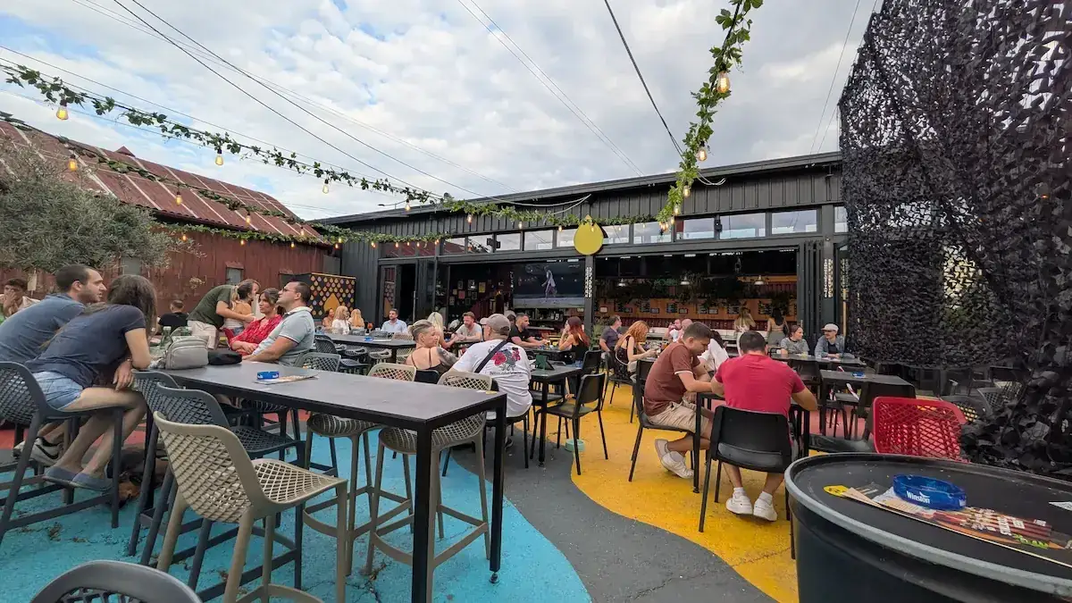 Draft Bar in Savamala, bekend om lokaal speciaalbier, Belgrado