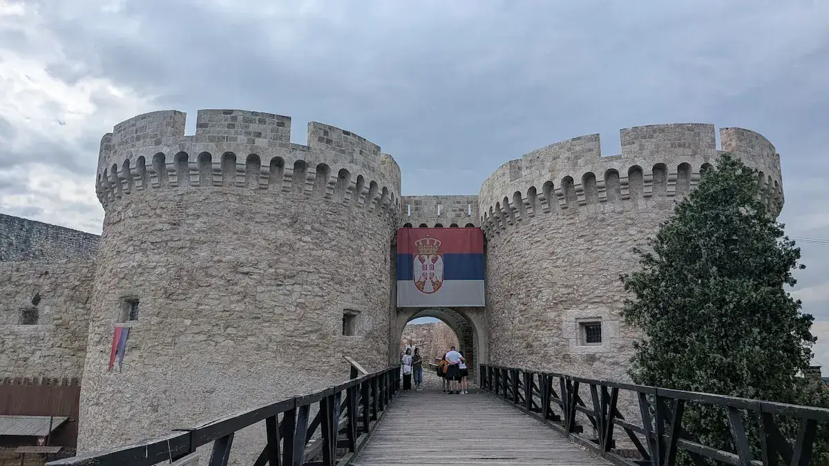 Kalemegdanfort met uitzicht op de samenvloeiing van Sava en Donau, Belgrado