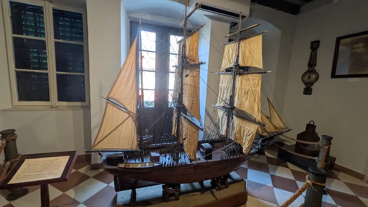 Maritiem Museum in het Grgurina-paleis, over zeevaart en handel, Kotor