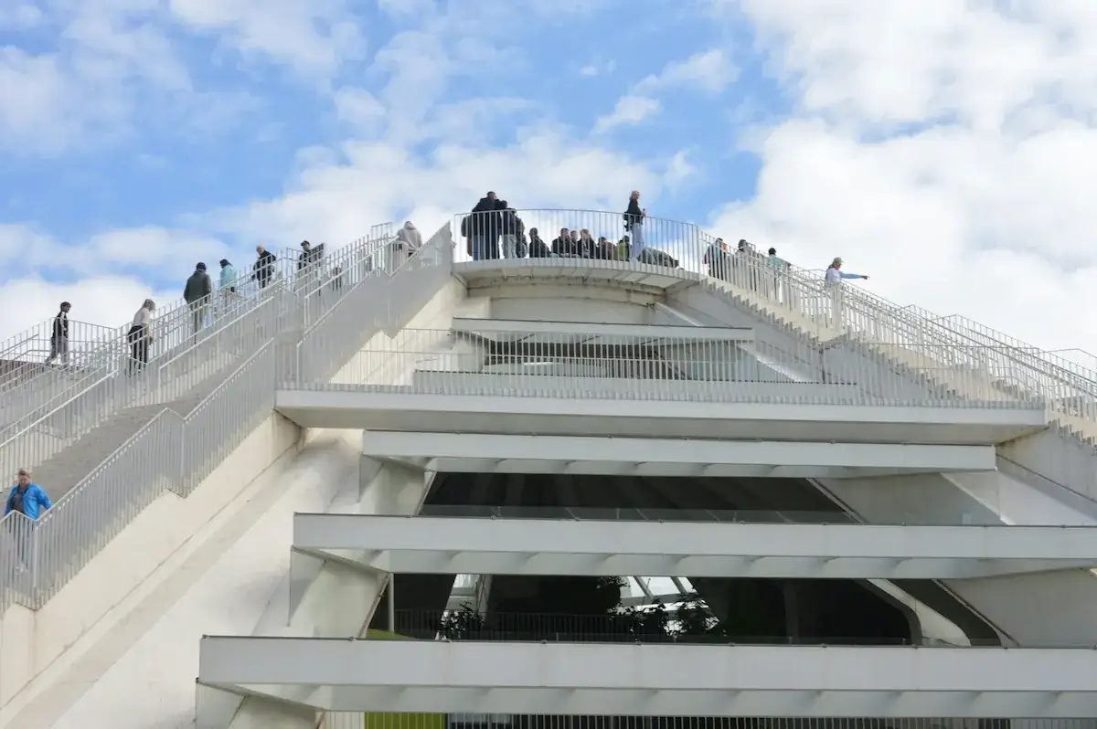 De Piramide, voormalig Hoxha-museum nu cultureel complex, Tirana